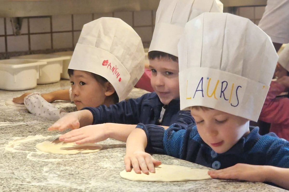 Kinder backen Pizza, Pizzeria Giardino, Kloten, achesa Group